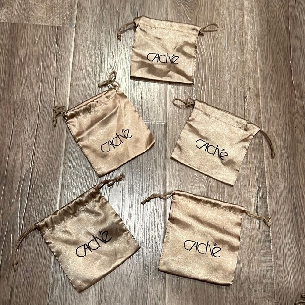 🎉Last deal 🎉Cache medium size jewelry pouch